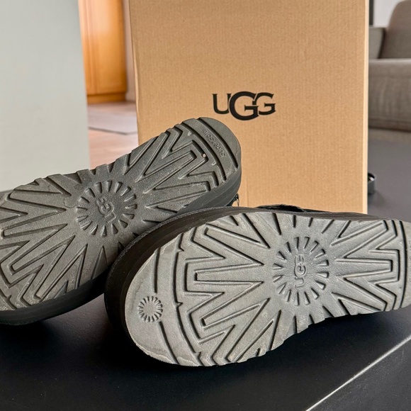 UGG CLASSIC ULTRA MINI PLATFORM BOOTS - Picture 4 of 6
